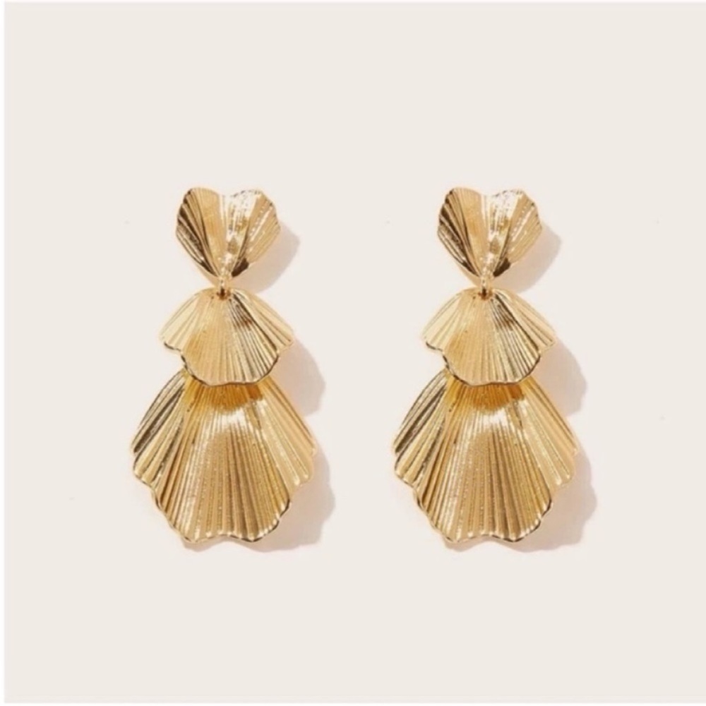 NWOT Azalea 18K Gold Plated Drop Earrings - Picture 2 of 3